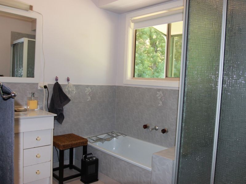 2 Aroona Drive, Buxton VIC 3711