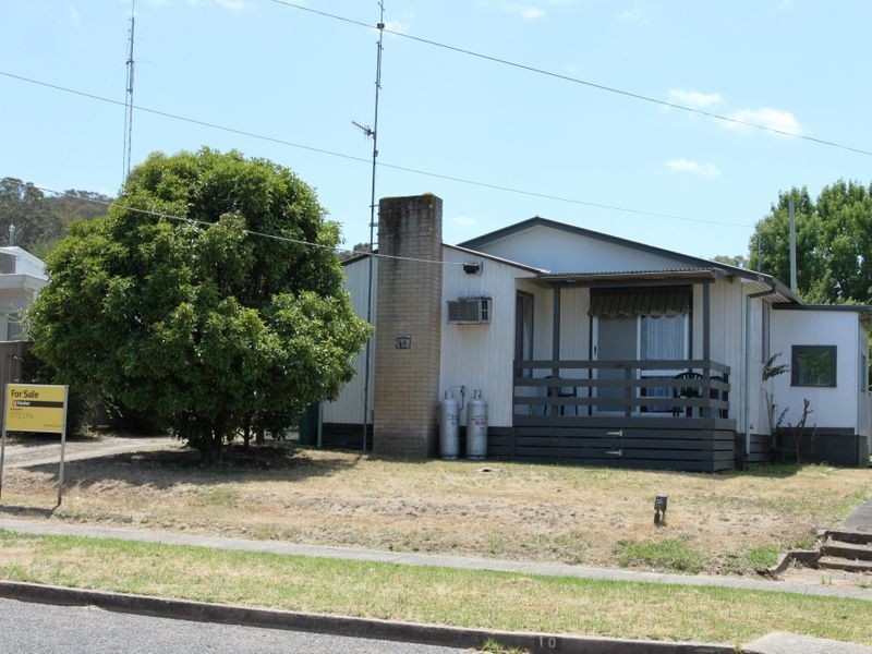 10 Centre Avenue, Eildon VIC 3713