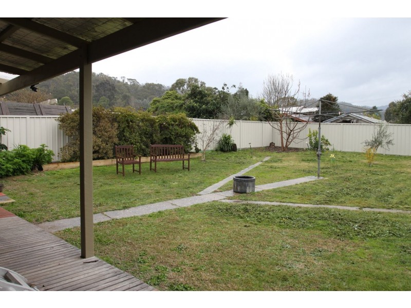 6 Eighth Street, Eildon VIC 3713