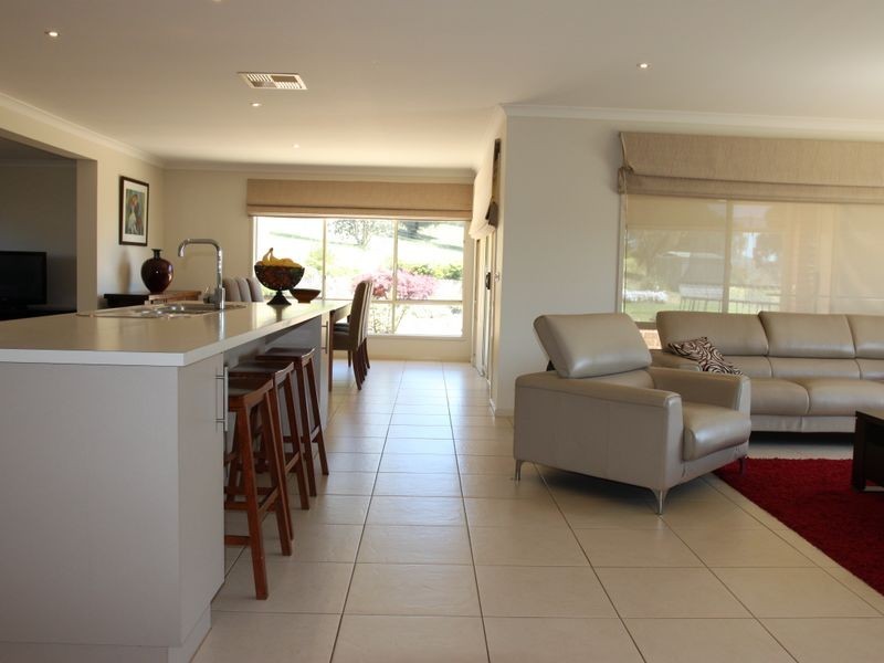 6 Toronga Rise, Alexandra VIC 3714