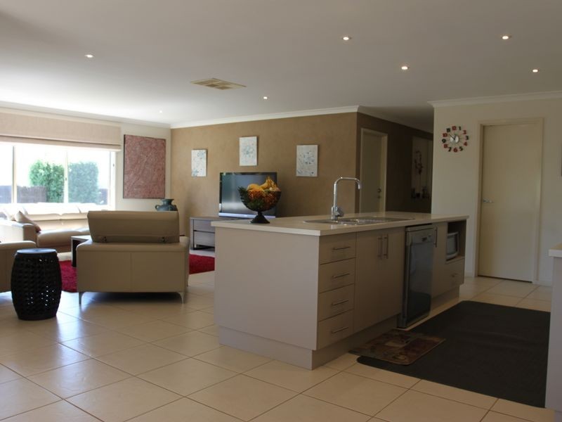 6 Toronga Rise, Alexandra VIC 3714