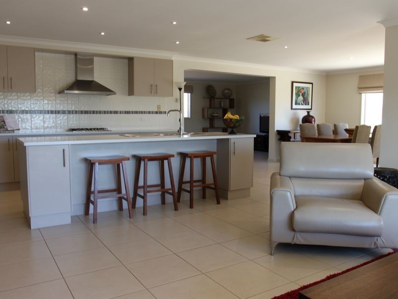 6 Toronga Rise, Alexandra VIC 3714