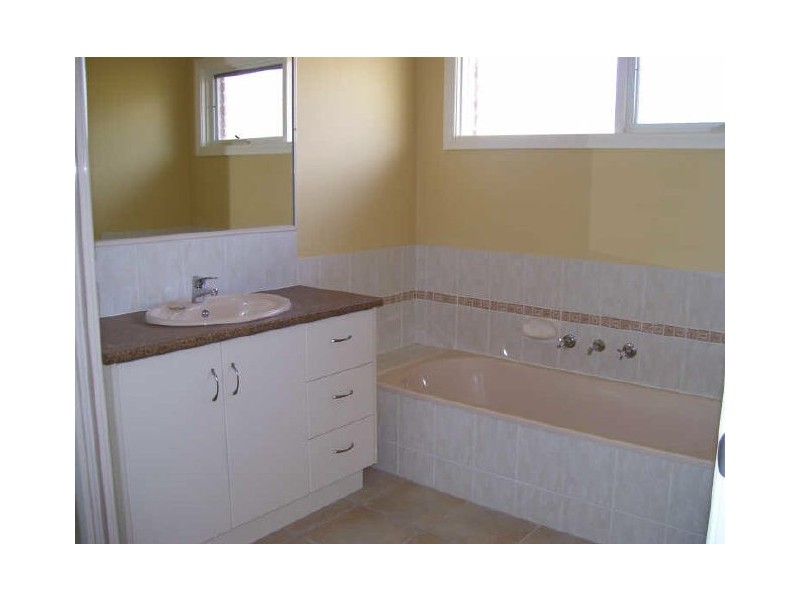 34 Riversdale Road, Alexandra VIC 3714