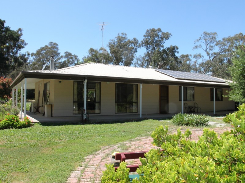 11 McGuigans Rd, Yarck VIC 3719