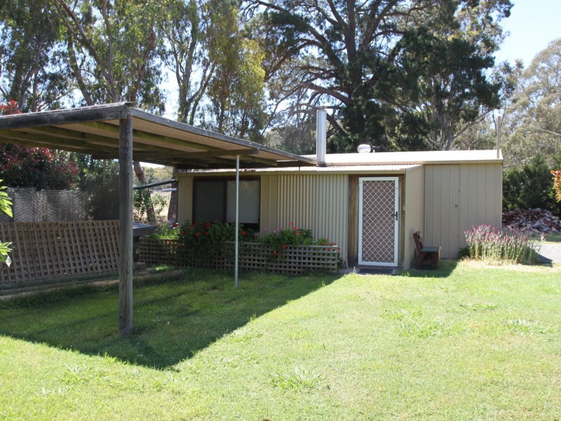 11 McGuigans Rd, Yarck VIC 3719
