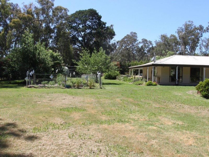 11 McGuigans Rd, Yarck VIC 3719