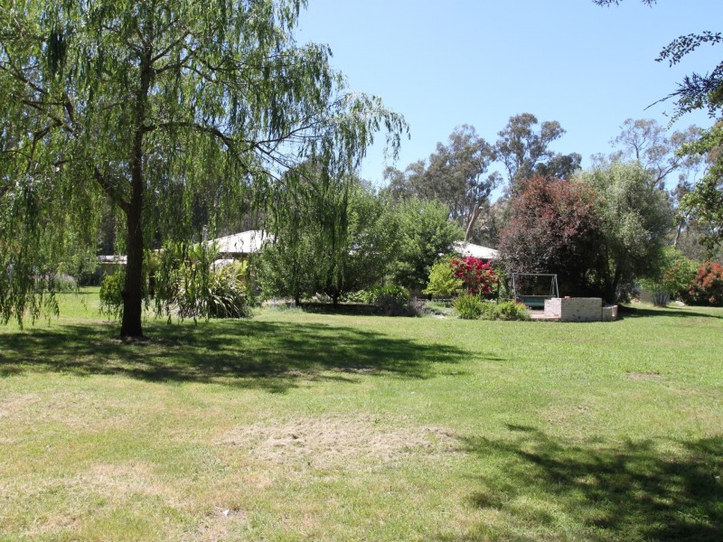 11 McGuigans Rd, Yarck VIC 3719