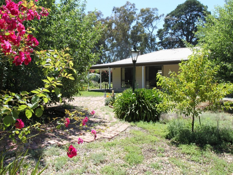 11 McGuigans Rd, Yarck VIC 3719