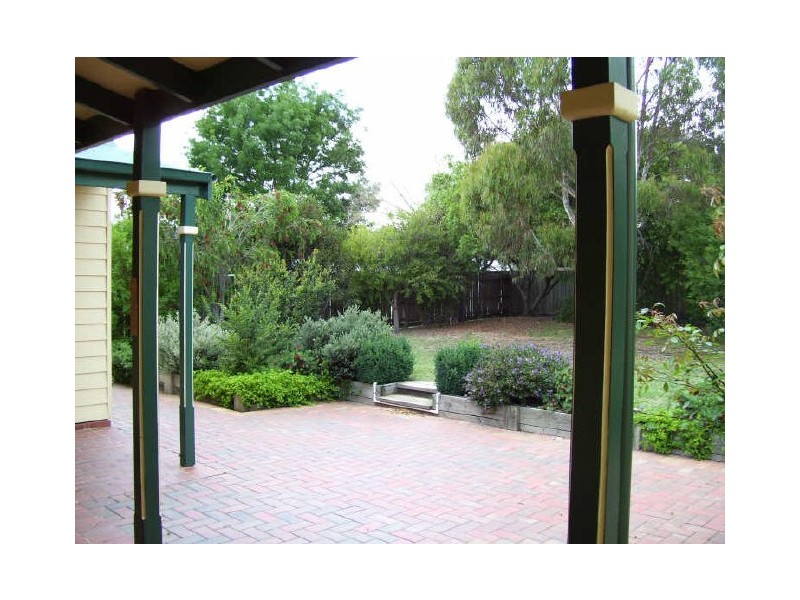 24 Thom Street, Alexandra VIC 3714