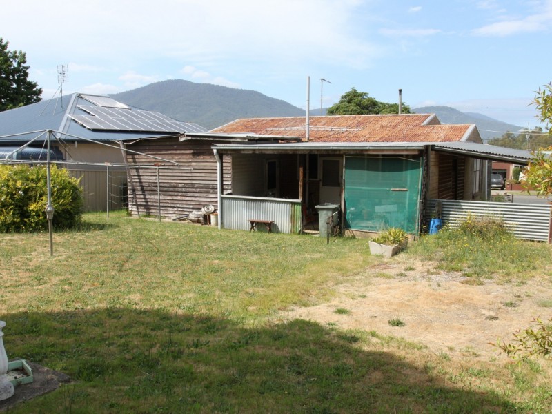 6 Centre Avenue, Eildon VIC 3713
