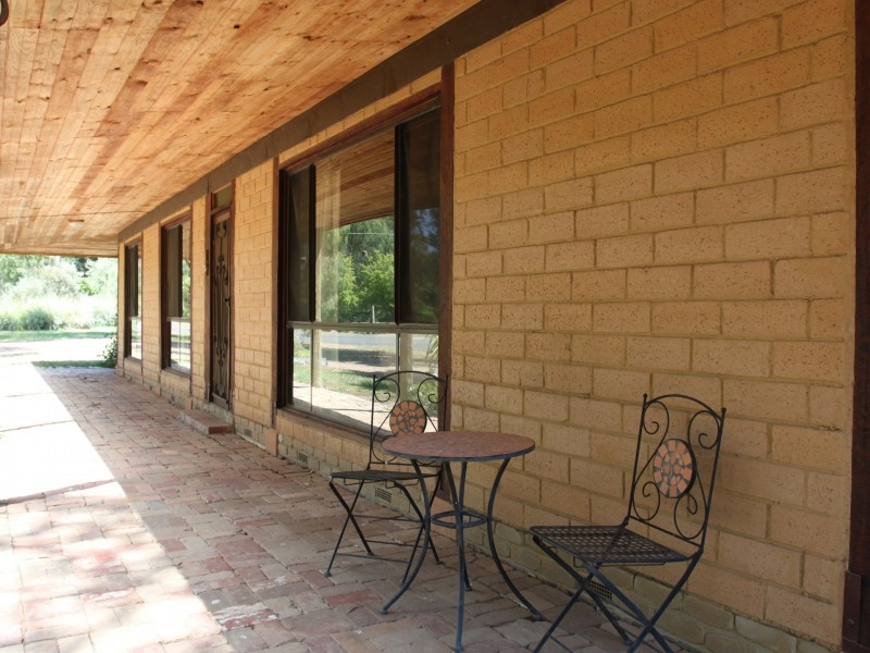 19 Weeks Crt, Alexandra VIC 3714