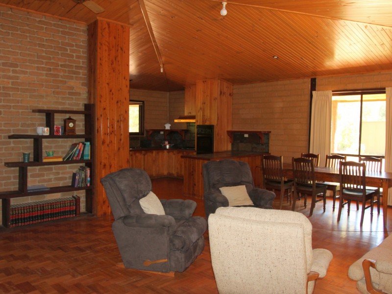 19 Weeks Crt, Alexandra VIC 3714