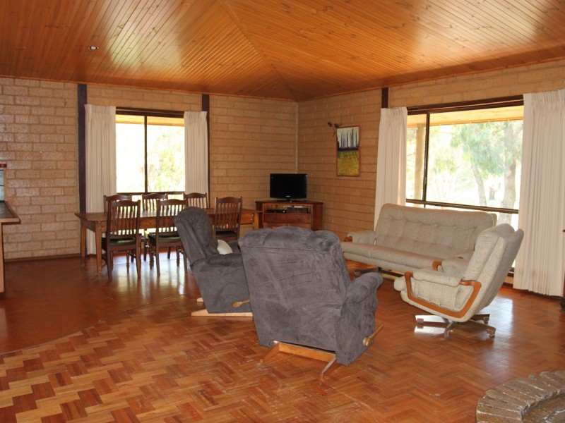 19 Weeks Crt, Alexandra VIC 3714