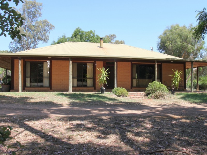 19 Weeks Crt, Alexandra VIC 3714