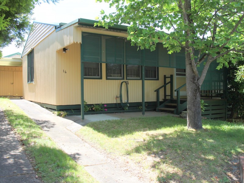 16 Seventh St, Eildon VIC 3713