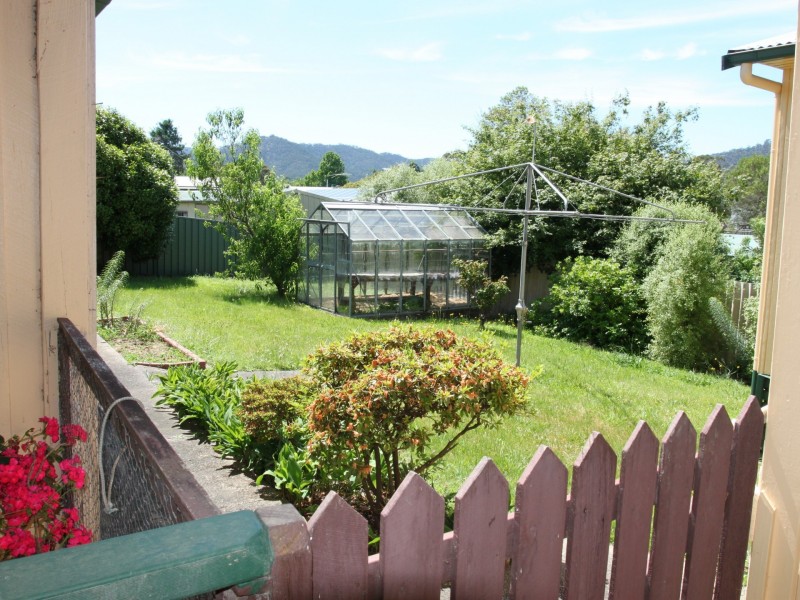 16 Seventh St, Eildon VIC 3713