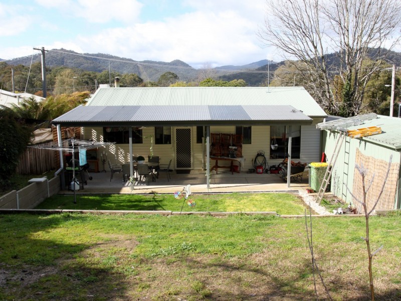 35 Fifth Street, Eildon VIC 3713