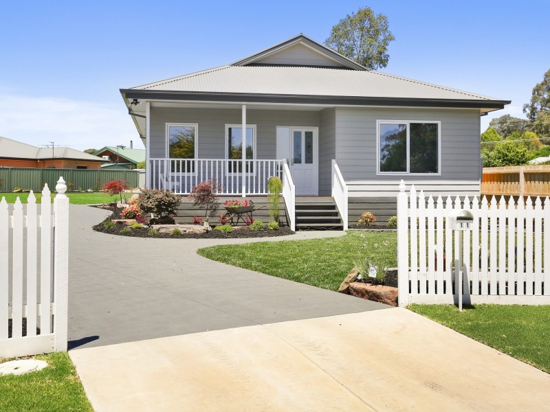 11 Coates Court, Alexandra VIC 3714