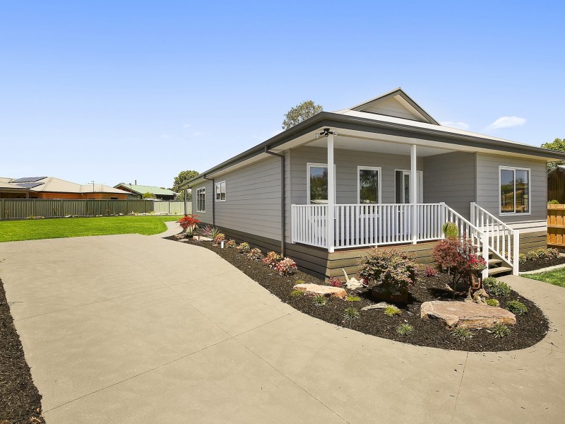 11 Coates Court, Alexandra VIC 3714