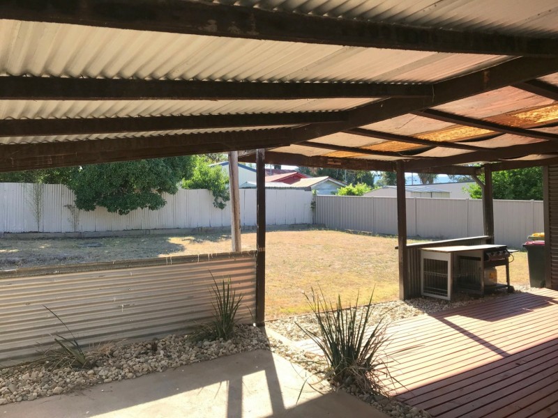 6 Centre Avenue, Eildon VIC 3713