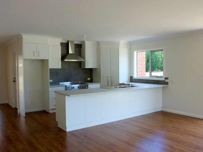24 Peterkin St, Alexandra VIC 3714