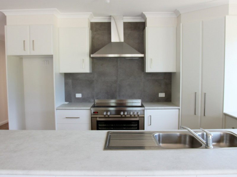 24 Peterkin St, Alexandra VIC 3714