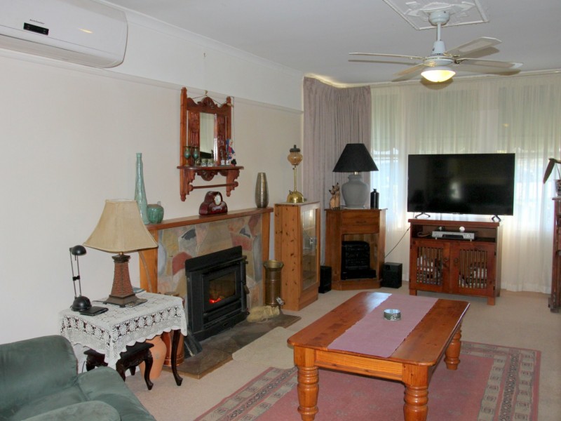 4 Hillside Avenue, Eildon VIC 3713