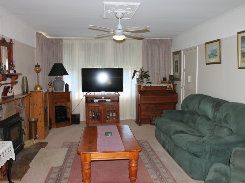 4 Hillside Avenue, Eildon VIC 3713