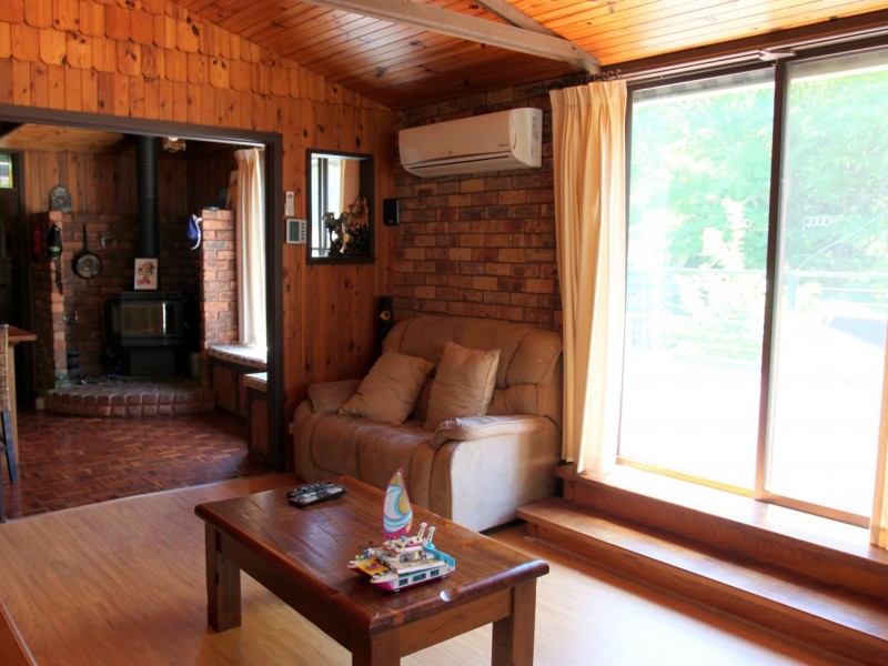 18 Hillside Avenue, Eildon VIC 3713