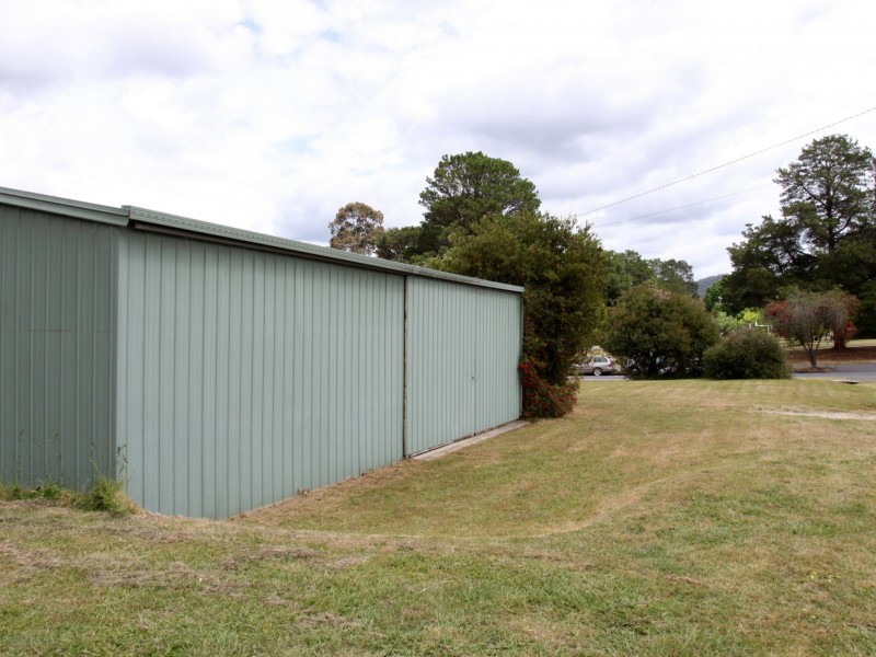 2 Main Street, Eildon VIC 3713