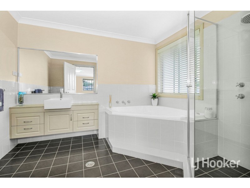 6 Sarazen Place, Colebee NSW 2761