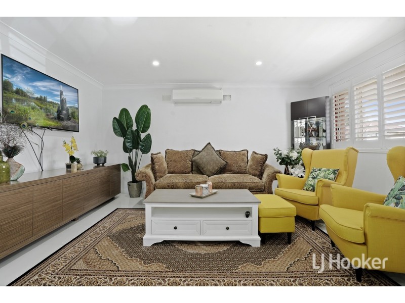 16 Palau Crescent, Lethbridge Park NSW 2770