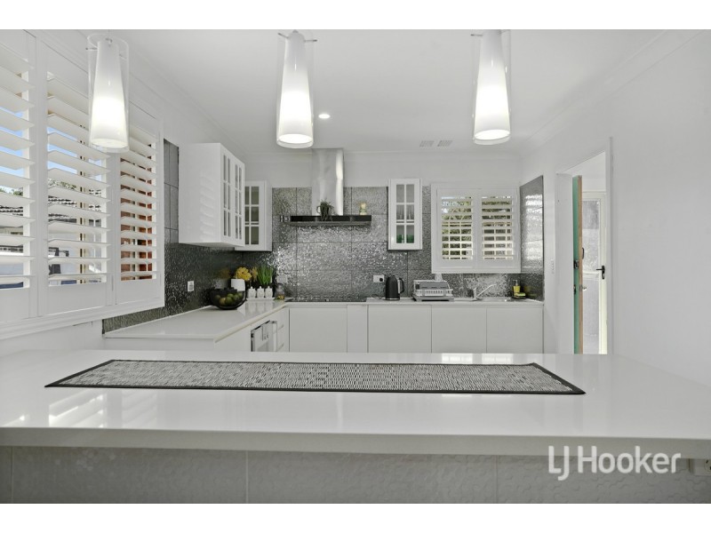 16 Palau Crescent, Lethbridge Park NSW 2770