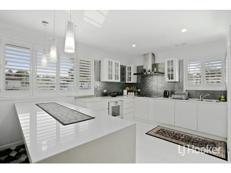 16 Palau Crescent, Lethbridge Park NSW 2770