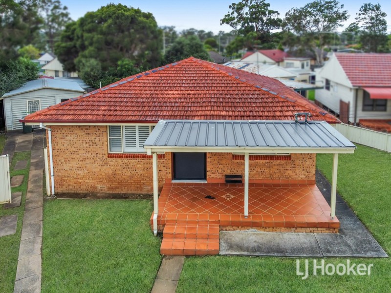 16 Palau Crescent, Lethbridge Park NSW 2770
