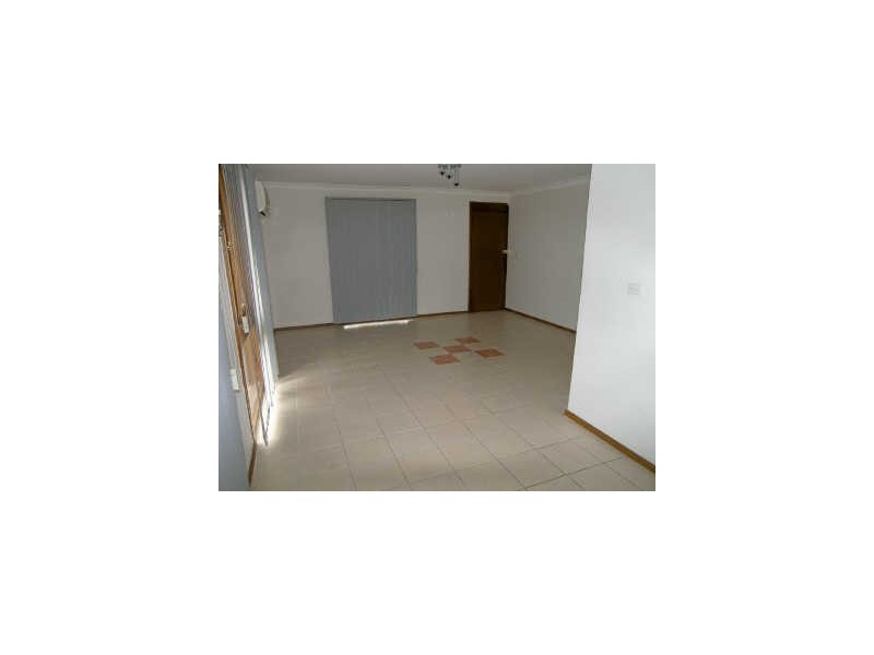 8 Idriess Crescent, Blackett NSW 2770