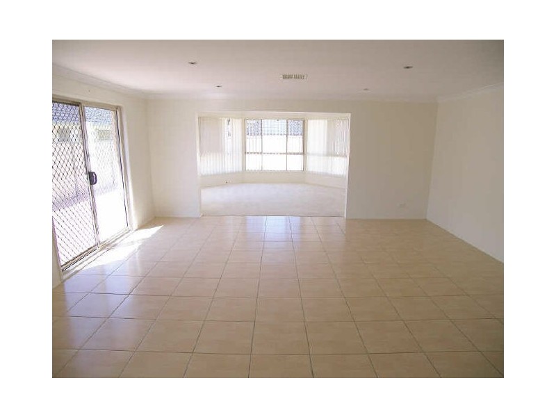 16 Cassar Place, Oakhurst NSW 2761