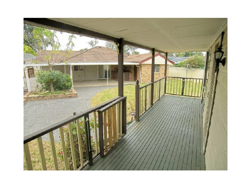 8 Irma Place, Oakhurst NSW 2761