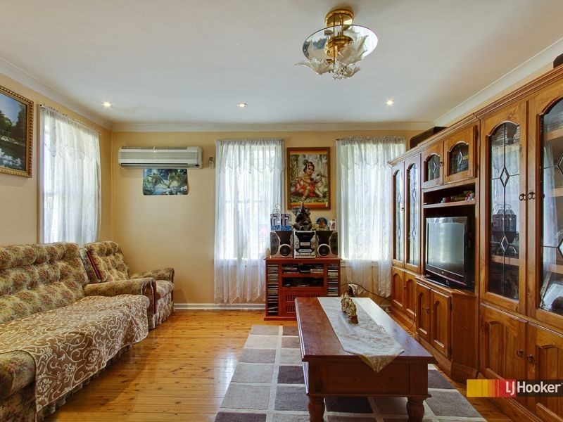 25 Gasmata Crescent, Whalan NSW 2770