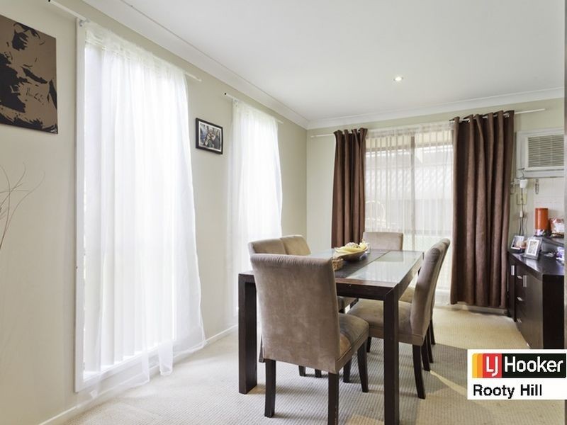 25 Odelia Crescent, Plumpton NSW 2761