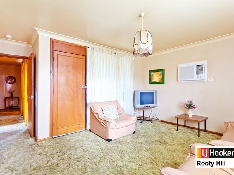 15 Idriess Crescent, Blackett NSW 2770