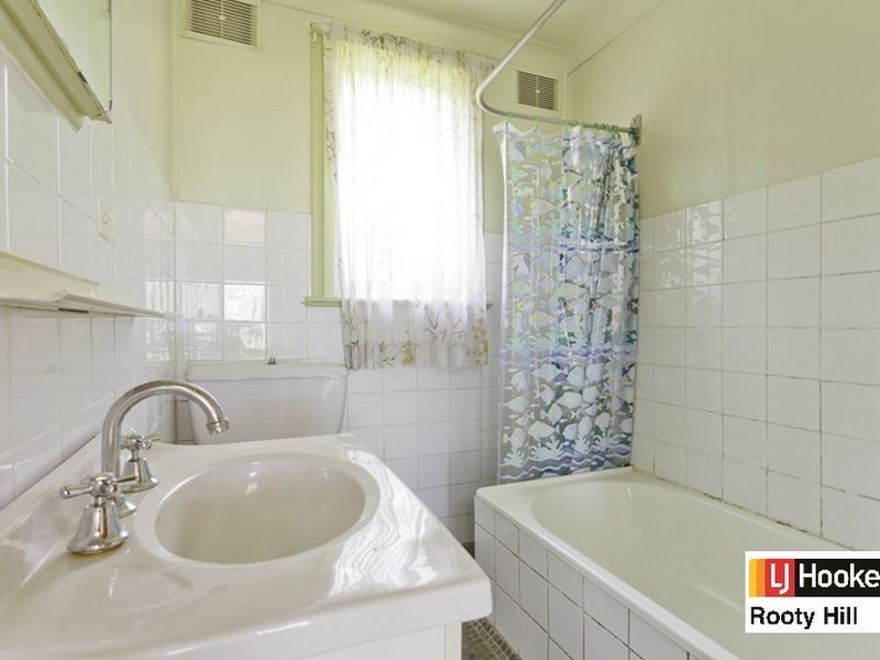 15 Idriess Crescent, Blackett NSW 2770