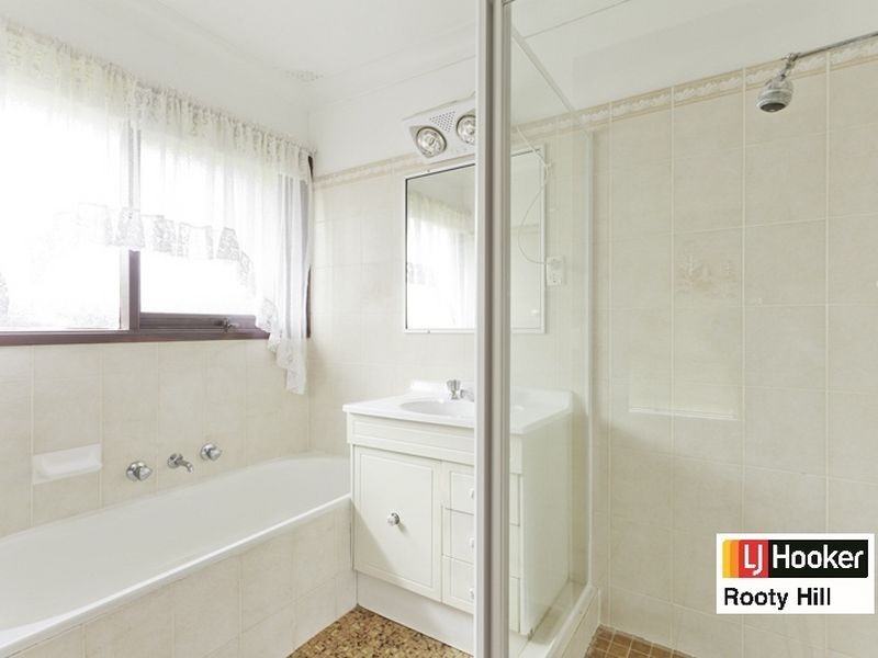 2 Cadell Glen, St Clair NSW 2759