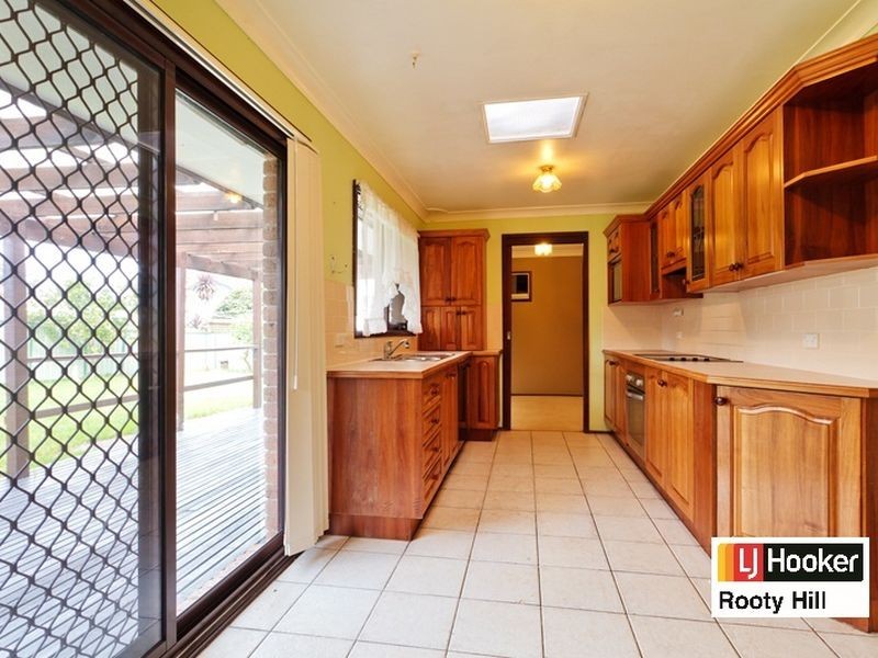 2 Cadell Glen, St Clair NSW 2759