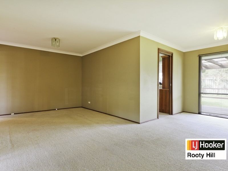 2 Cadell Glen, St Clair NSW 2759