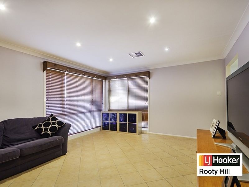1 Butcherbird Place, Glenmore Park NSW 2745