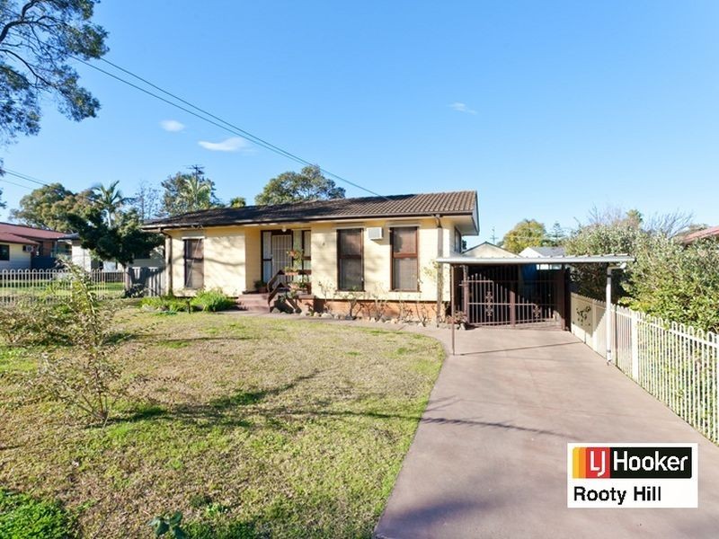 8 Field Place, Blackett NSW 2770