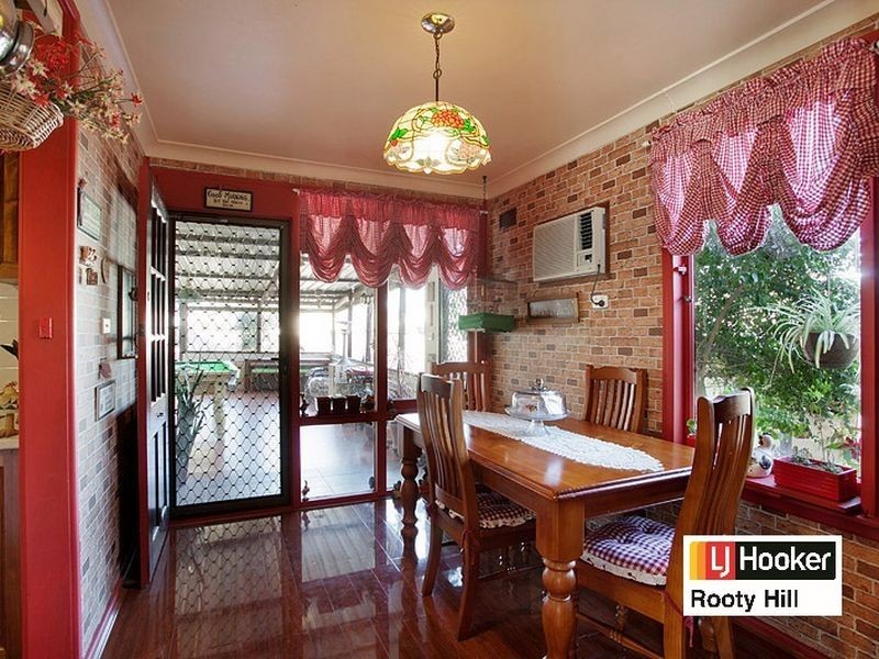 8 Field Place, Blackett NSW 2770