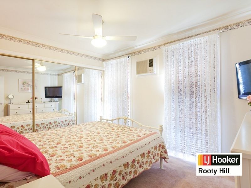 8 Field Place, Blackett NSW 2770