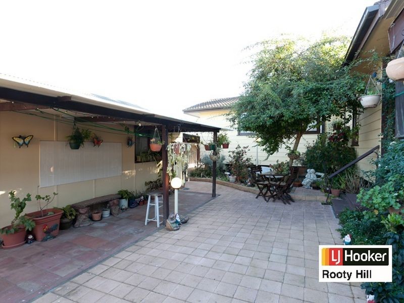 8 Field Place, Blackett NSW 2770